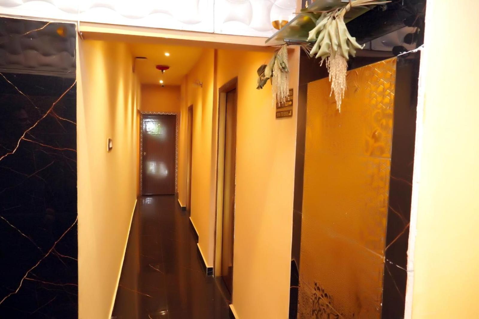 Hotel Golden Plaza Vashi Exterior photo